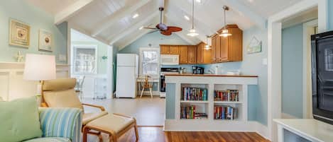 Apartment, Multiple Beds, Kitchen, Garden View | Living area