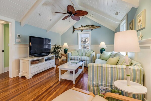 Apartment, Multiple Beds, Kitchen, Garden View | Living area