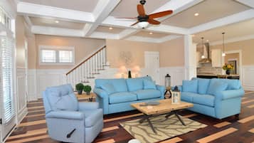 House, Multiple Beds, Patio | Living area