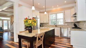 ハウス ベッド (複数台) パティオ | 専用キッチン | コーヒー / ティーメーカー