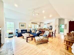 Maison, Plusieurs lits, balcon, vue sur le jardin (CEDAR ROAD 13) | Aire de séjour