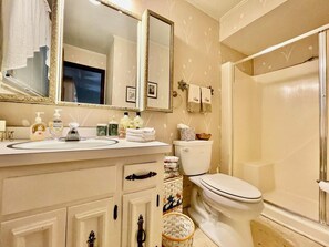 House, Multiple Beds, Patio, Garden View | Bathroom