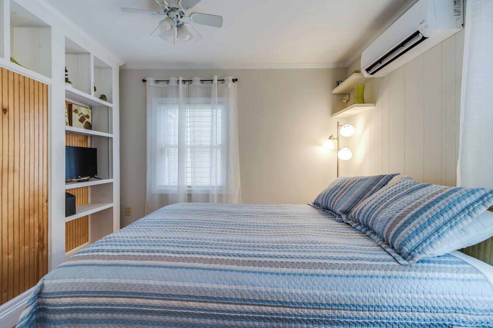 1 bedroom, individually decorated, individually furnished