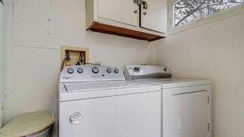 Condo, 1 Queen Bed with Sofa bed, Patio, Garden View | Laundry