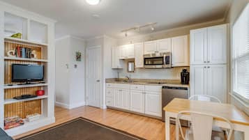 Condo, 1 Queen Bed with Sofa bed, Patio, Garden View | Private kitchen | Coffee/tea maker