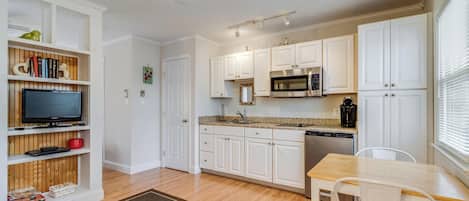 Condo, 1 Queen Bed with Sofa bed, Patio, Garden View | Private kitchen | Coffee/tea maker