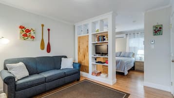Condo, 1 Queen Bed with Sofa bed, Patio, Garden View | Living area