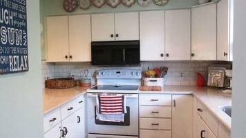 Townhome, Multiple Beds, Hot Tub, Ocean View | Private kitchen | Coffee/tea maker