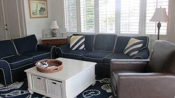 Townhome, Multiple Beds, Hot Tub, Ocean View | Living area