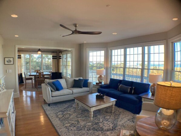 Hus, flere senger, terrasse, havutsikt | Oppholdsområde