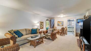 Cottage, Multiple Beds, Kitchen, Garden View | Living area