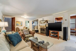 Living area - Hickman Street 208a (Rehoboth Beach)