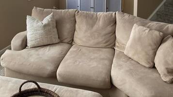 Townhome, Multiple Beds, Patio, Garden View | Living area