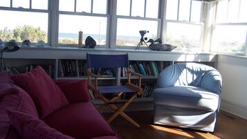 House, Multiple Beds, Balcony, Garden View | Living area | Fireplace