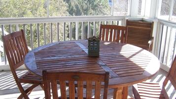 House, Multiple Beds, Balcony, Garden View | Outdoor dining