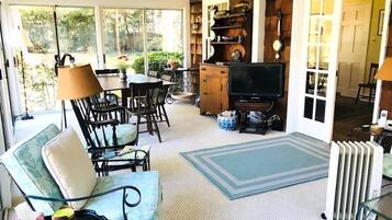 House, Multiple Beds, Kitchen, Garden View | Living area