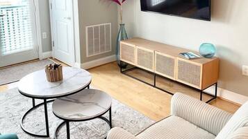 Condo, nhiều giường, bếp, quang cảnh vườn | Khu phòng khách