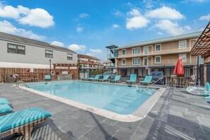 Seasonal outdoor pool - THE Opal S303 (Dewey Beach)