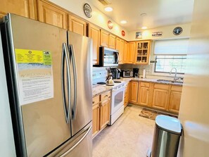 Maison, plusieurs lits, patio, vue jardin | Cuisine privée | Cafetière/bouilloire