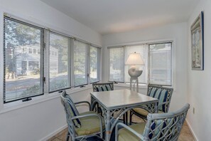 Cottage, Multiple Beds, Patio, Garden View | Dining