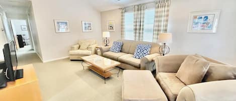 House, Multiple Beds, Pool Access, Pool View | Living area