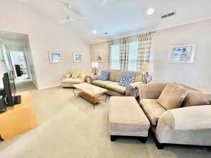 House, Multiple Beds, Pool Access, Pool View | Living area