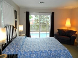 Hus - flere senge - adgang til pool - udsigt til pool | Udsigt fra værelset