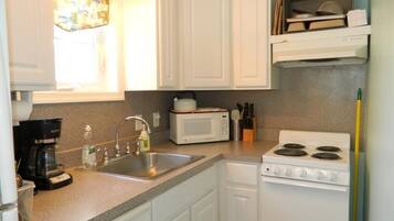 Cottage, Multiple Beds, Kitchen, Garden View | Private kitchen | Coffee/tea maker