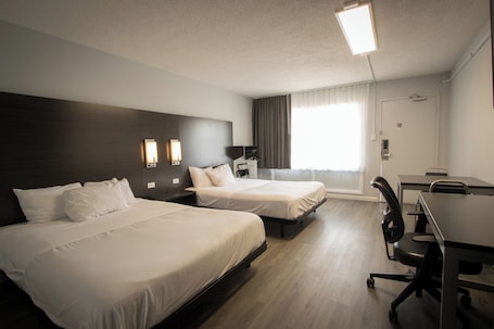 Desk, bed sheets, wheelchair access. 2 Queen Accessible NS Pet-Friendly