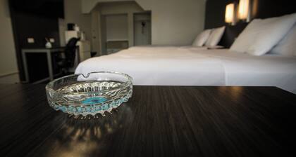 2 Queen Smoking No Pet