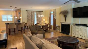 House, Multiple Beds, Balcony, Garden View | Living area