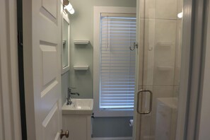 Condo, Multiple Beds, Kitchen, Garden View | Bathroom