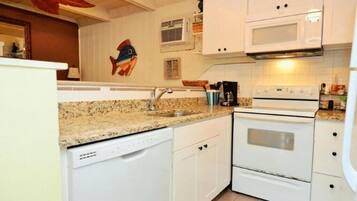 House, Multiple Beds, Patio, Garden View | Private kitchen | Coffee/tea maker