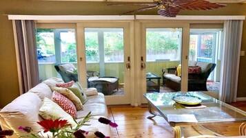 House, Multiple Beds, Patio, Garden View | Living area | Fireplace