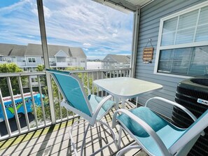 Appartamento, letti multipli, balcone, vista giardino | Ristorazione all'aperto