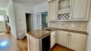 House, Multiple Beds, Balcony, Ocean View | Interior