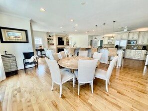 Casa, varias camas, balcón, vista al océano | 5 habitaciones, decoración personalizada y muebles diferentes 