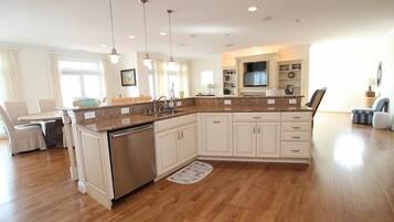 House, Multiple Beds, Balcony, Ocean View | Interior