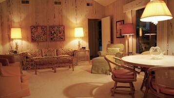 House, Multiple Beds, Patio, Garden View | Living area | Fireplace