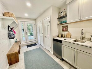 House, Multiple Beds, Hot Tub, Garden View (KELLY DRIVE 5) | Private kitchen - Kelly Drive 5 (Rehoboth Beach)