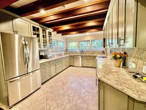 House, Multiple Beds, Hot Tub, Garden View | Private kitchen | Coffee/tea maker - Kelly Drive 5 (Rehoboth Beach)