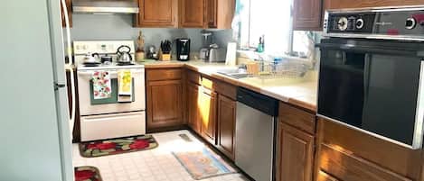 House, Multiple Beds, Kitchen, Garden View | Private kitchen | Coffee/tea maker