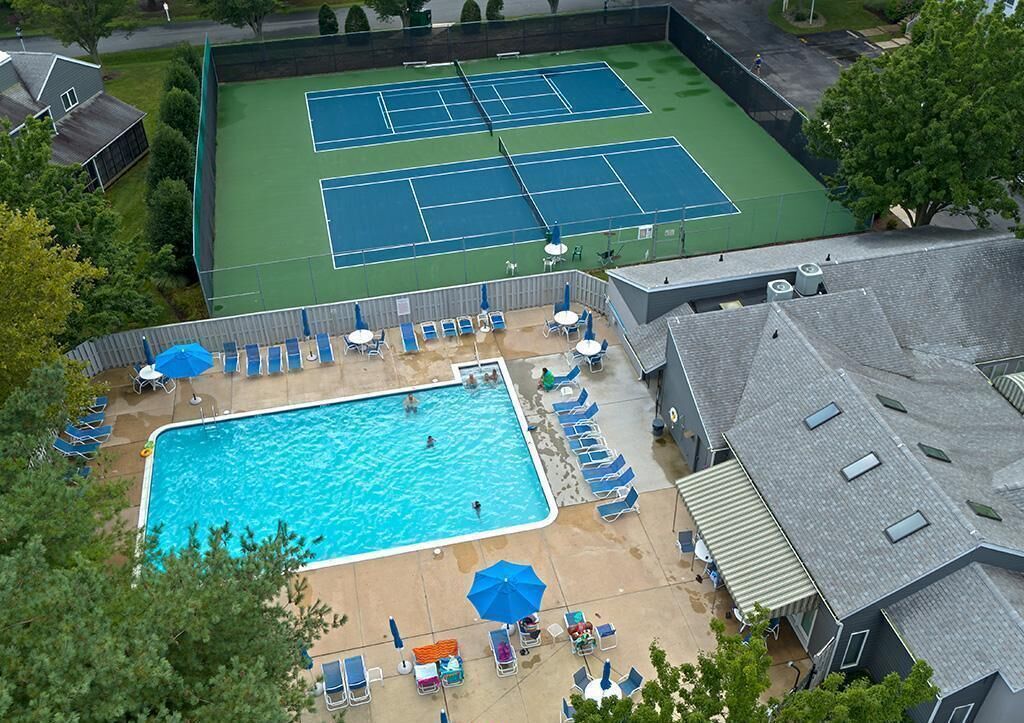 En säsongsöppen utomhuspool