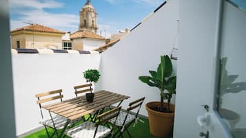 Dúplex Deluxe, varias camas, vistas a la ciudad | Terraza o patio