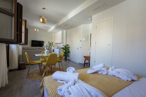 Deluxe Double Room, 1 Queen Bed with Sofa bed, City View - Apartamentos El Marqués (Málaga)