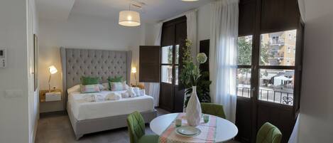 Doppia Deluxe, vista città | Postazione laptop, insonorizzazione, ferro/asse da stiro, Wi-Fi gratuito