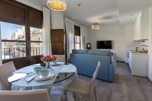 Deluxe Double Room, 1 Queen Bed with Sofa bed, City View | Laptop workspace, soundproofing, iron/ironing board, free WiFi - Apartamentos El Marqués (Málaga)