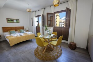 Apartamento estudio | Laptop workspace, soundproofing, iron/ironing board, free WiFi - Apartamentos El Marqués (Málaga)