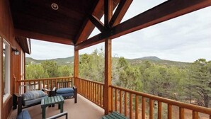 A wooden deck with a view of a mountainous landscape. - Zion Views- La Mesa Lodge + Resort Access (Orderville)