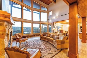 Living area - Zion Canyon Views- The Patriarch Lodge+Resort Access (Orderville)